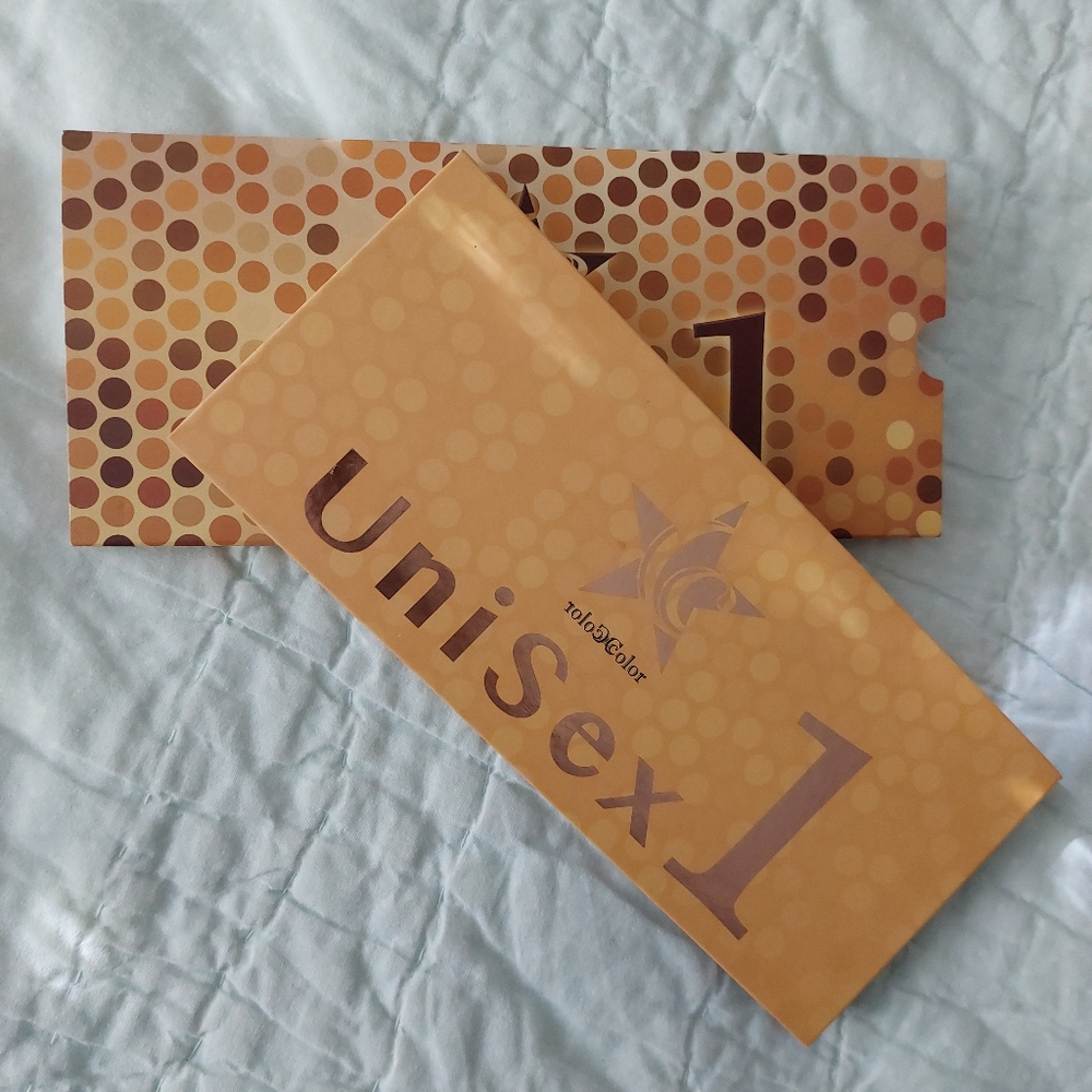 UNISEX 1 LARGE SHADOW PALLETE NWOT